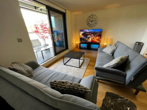 New! Charming Apartment near London Attractions
